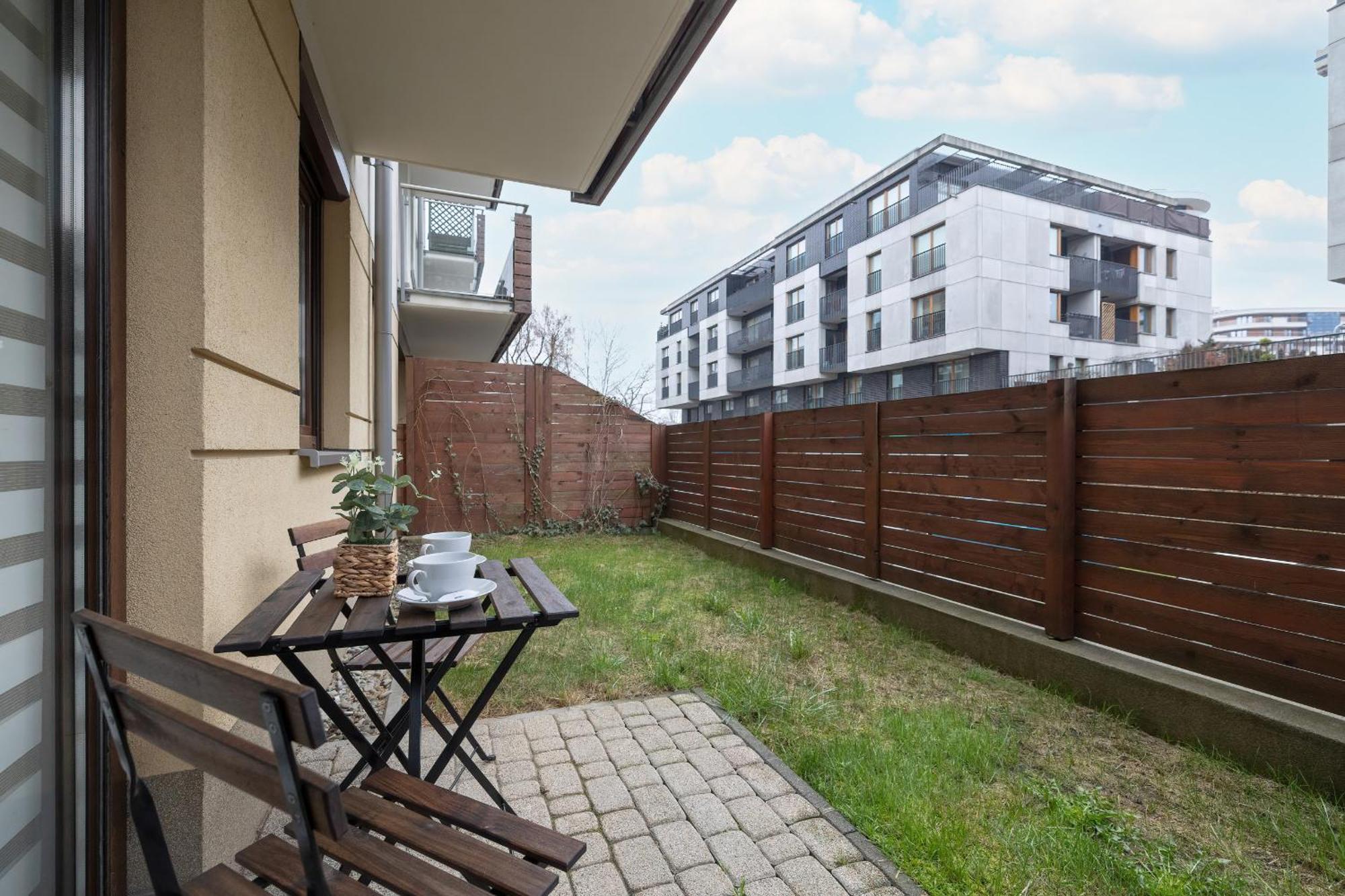 With Garden In By Renters Apartment Krakau