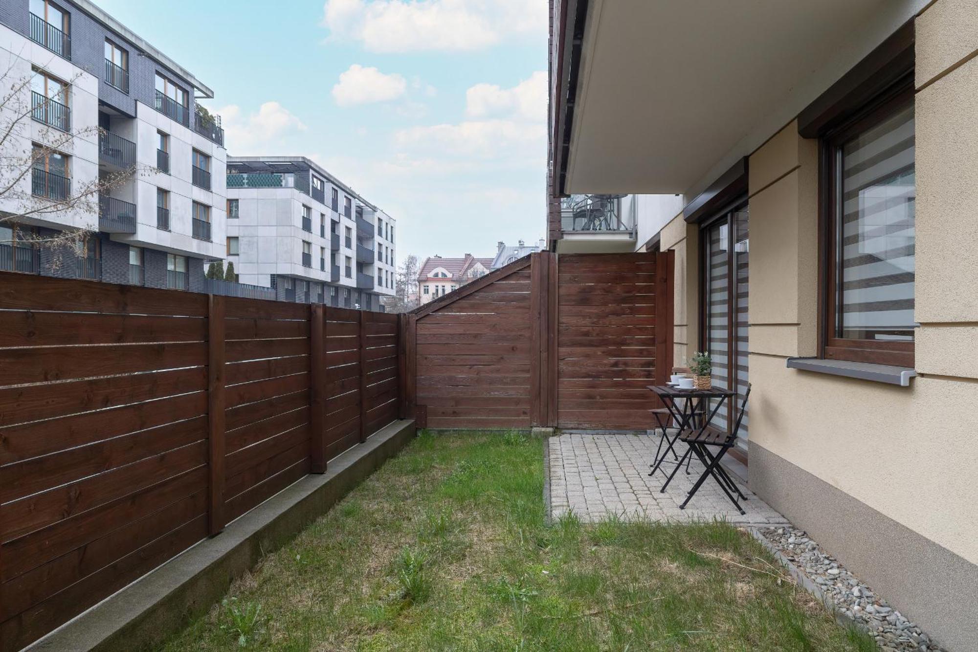 Apartment With Garden In By Renters